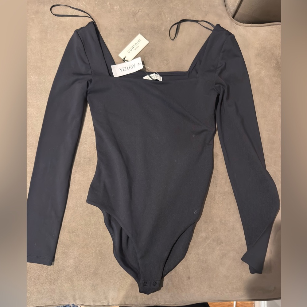Aritzia contour long sleeve bodysuit